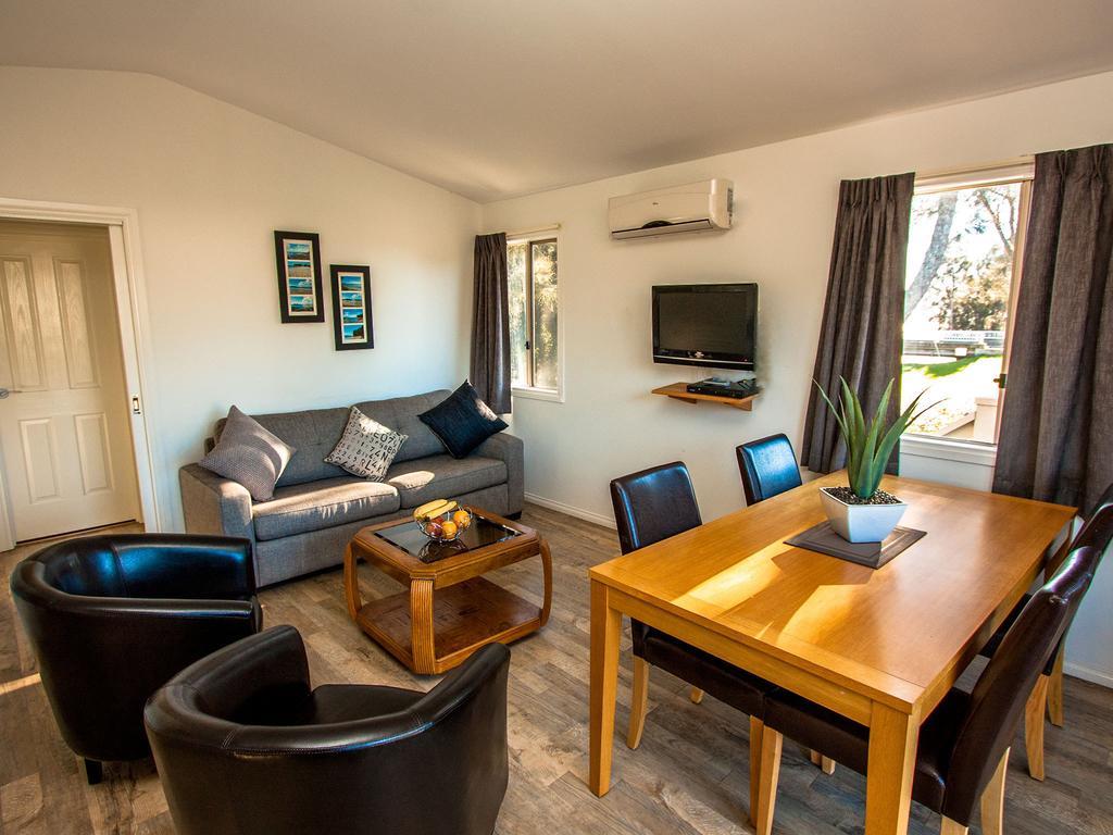 Caseys Beach Holiday Park Sunshine Bay Rom bilde